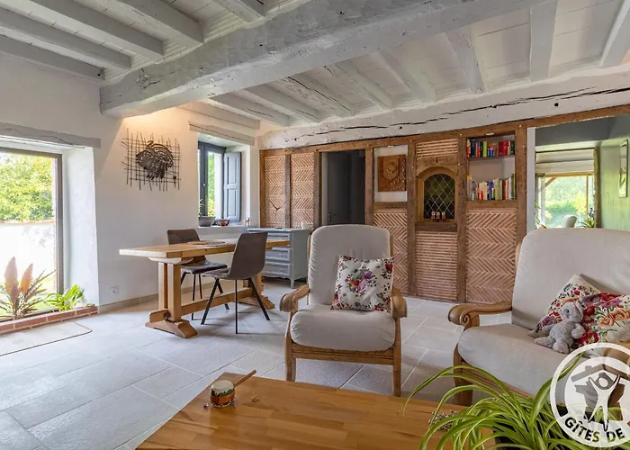 Couette-café D'hôtes Avec Piscine Et Petit-déjeuner Proche D'angers - Fr-1-622-84 Soucelles